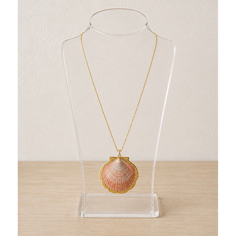 Vintage Seashell Pendant Necklace Gold Tone Scallop Shell Coastal 18"